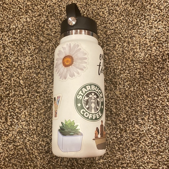 Slightly dented hydro flask - Picture 2 of 6